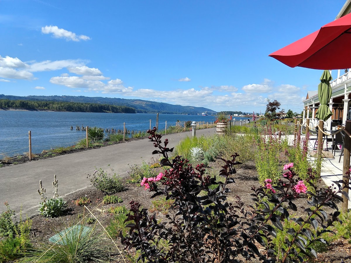 McMenamins Kalama Harbor Lodge