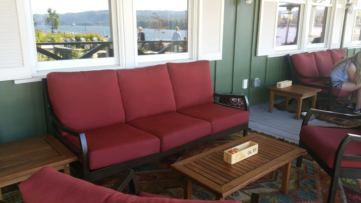 McMenamins Kalama Harbor Lodge