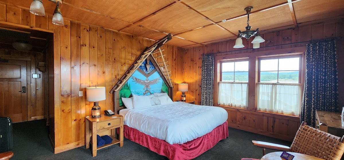 McMenamins Kalama Harbor Lodge