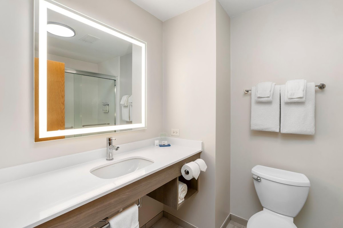 Holiday Inn Express & Suites Peru - Lasalle Area by IHG