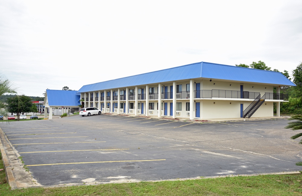 Bonifay Inn