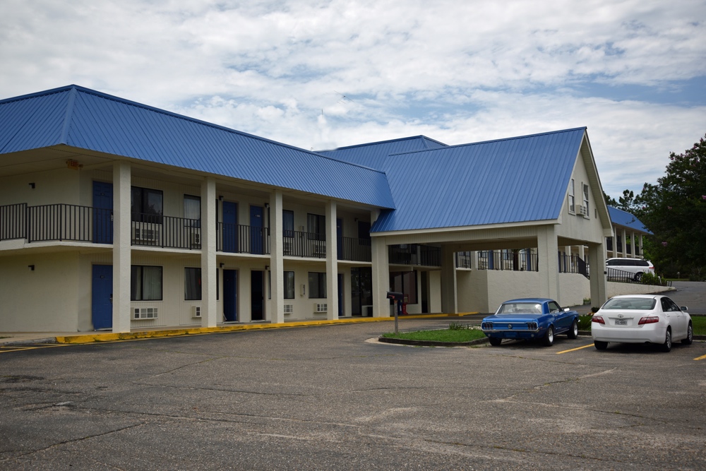 Bonifay Inn