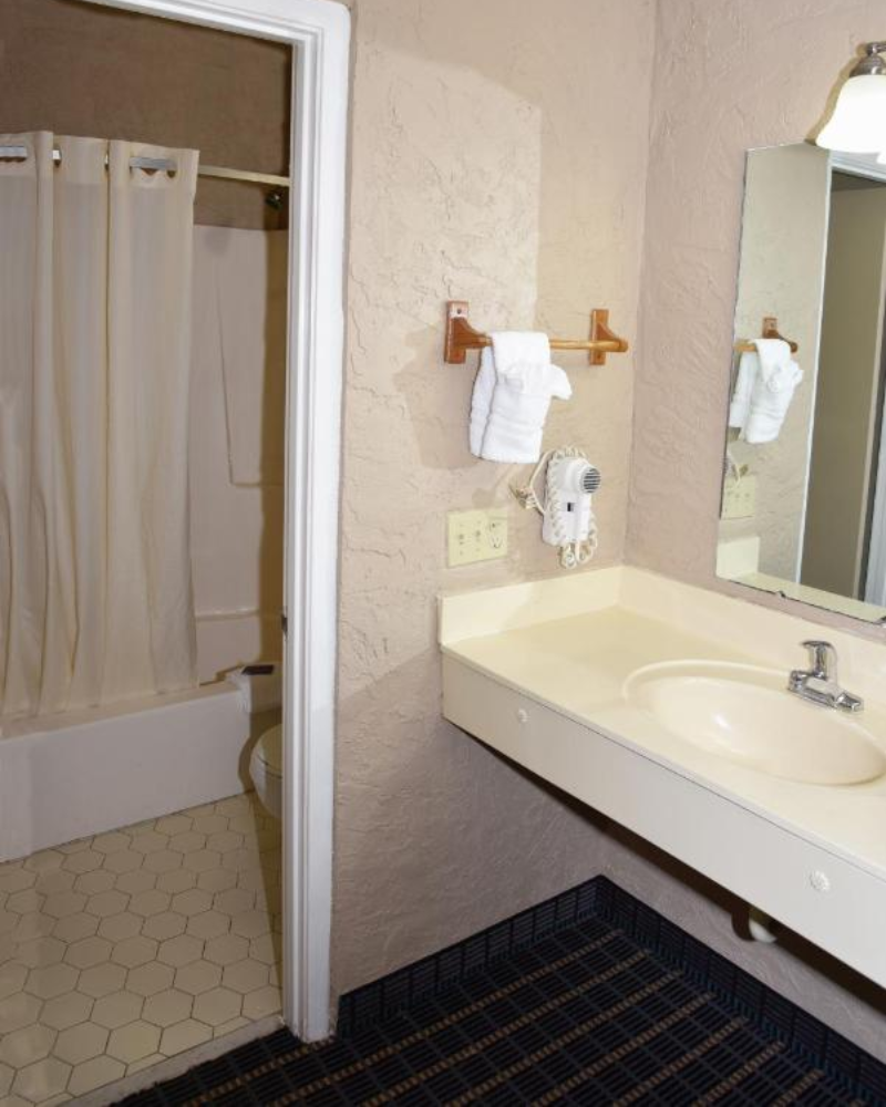 Bonifay Inn