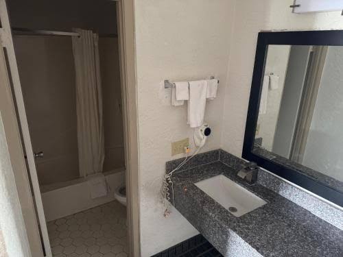 Bonifay Inn