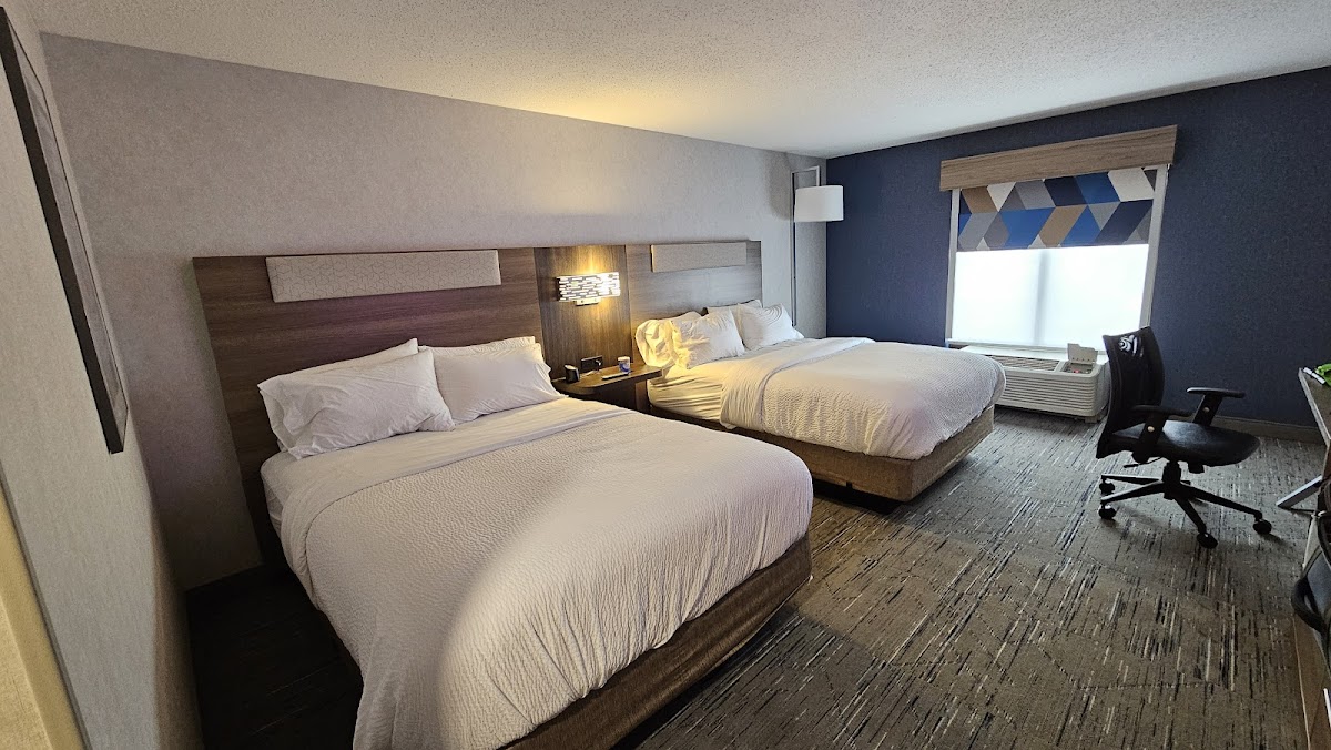 Holiday Inn Express & Suites Bowling Green, an IHG Hotel