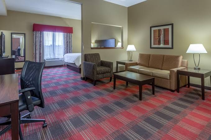 Holiday Inn Express & Suites Bowling Green, an IHG Hotel