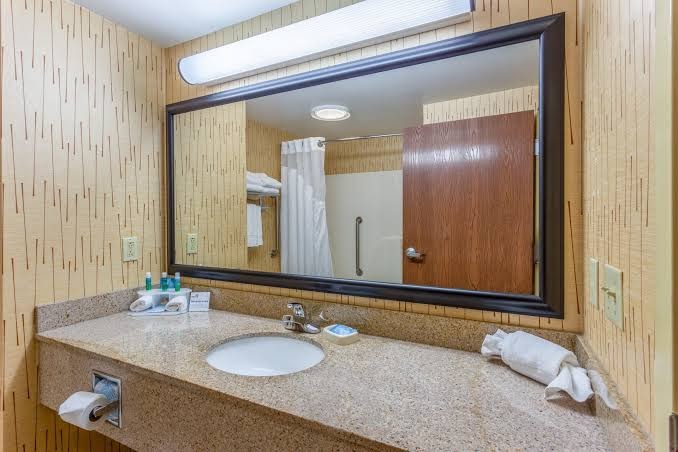 Holiday Inn Express & Suites Bowling Green, an IHG Hotel