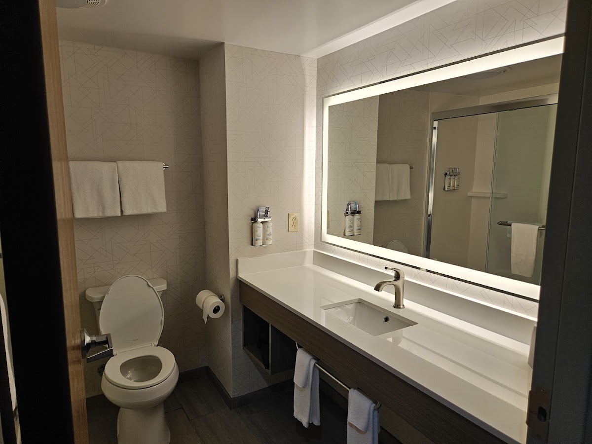 Holiday Inn Express & Suites Bowling Green, an IHG Hotel