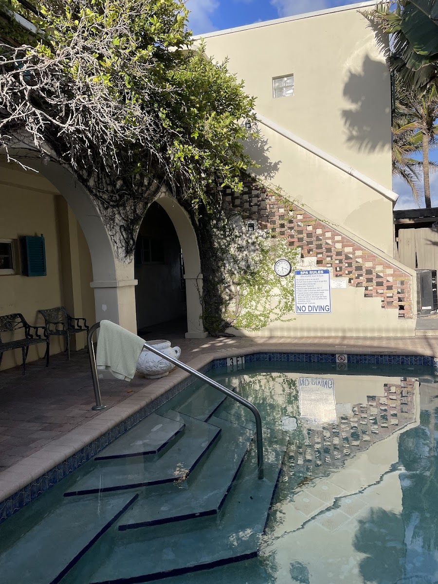 Courtyard Villa Hotel