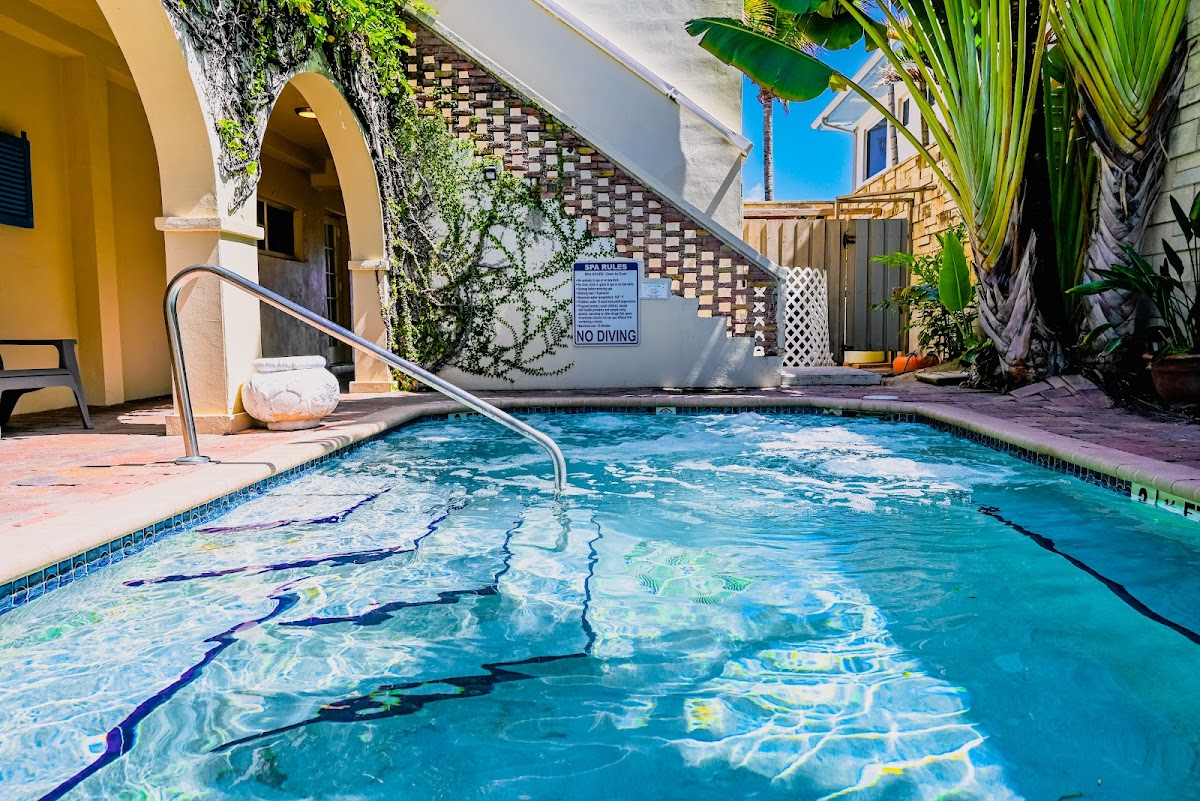Courtyard Villa Hotel