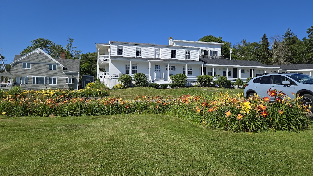 Bluebird Ocean Point Inn