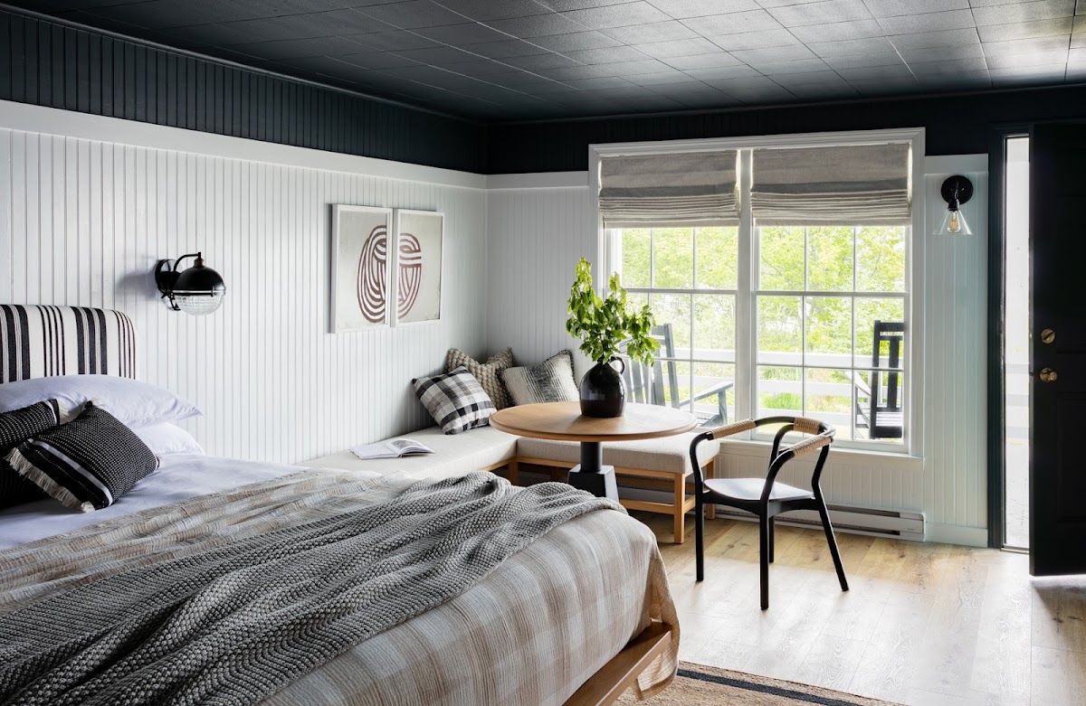 Bluebird Ocean Point Inn