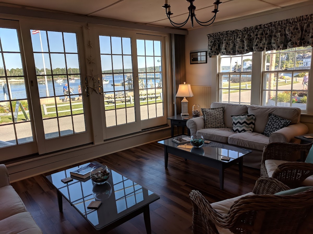 Bluebird Ocean Point Inn