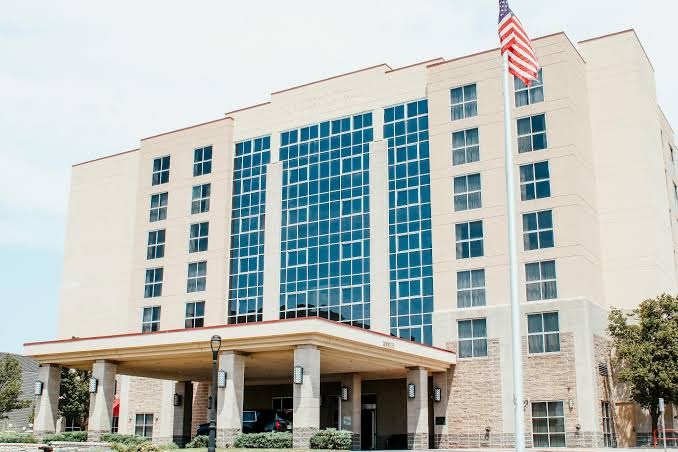 Hotel Topeka At City Center
