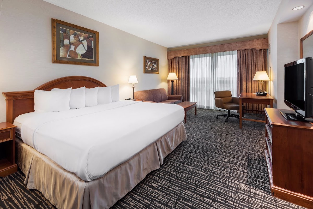 Hotel Topeka At City Center