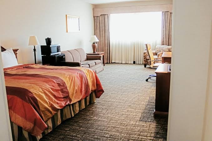 Hotel Topeka At City Center