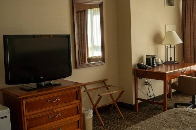 Hotel Topeka At City Center