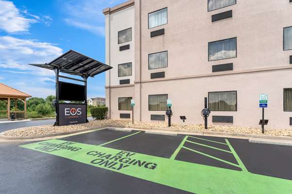 Comfort Suites near Robins Air Force Base