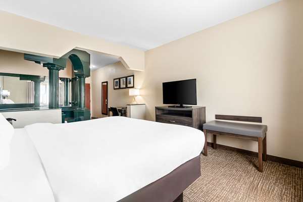 Comfort Suites near Robins Air Force Base