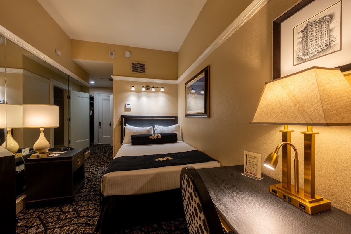 Gaslamp Plaza Suites