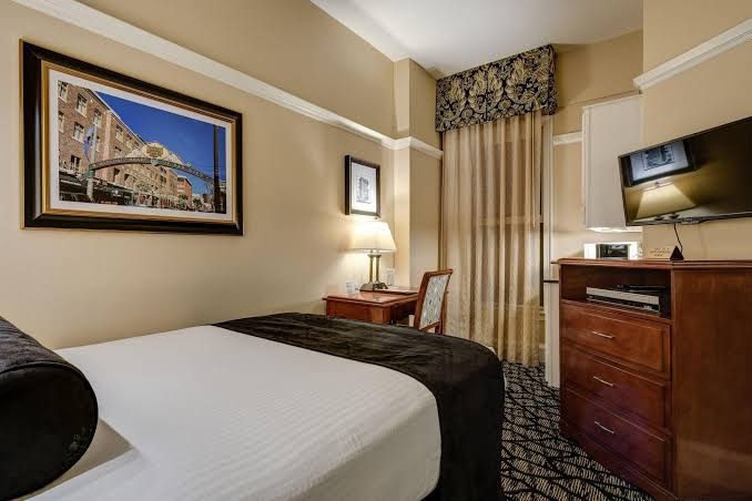 Gaslamp Plaza Suites