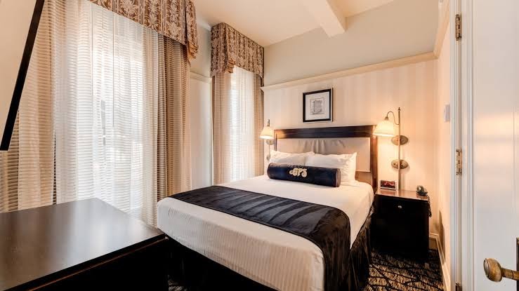 Gaslamp Plaza Suites