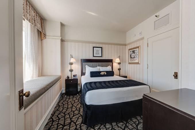 Gaslamp Plaza Suites