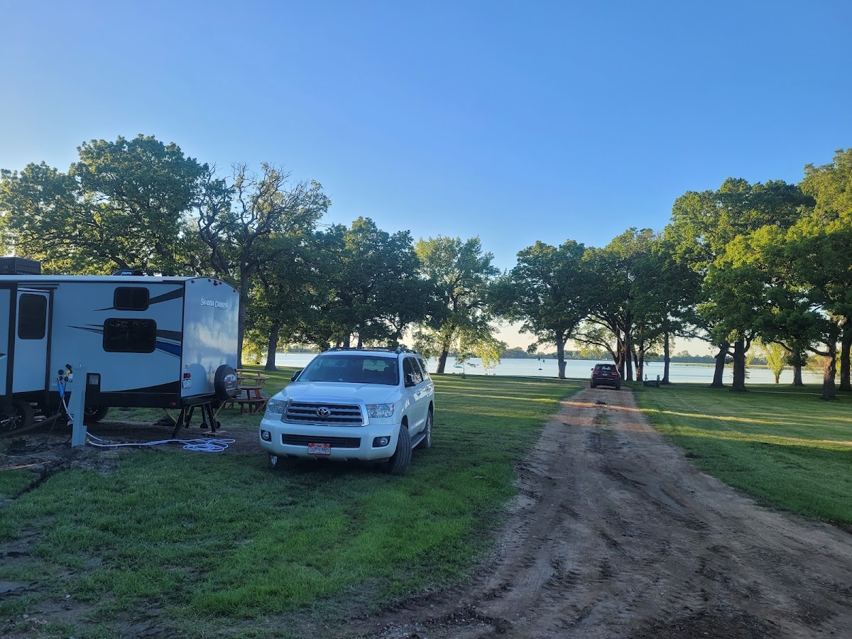 Shirley's Park & Country Retreat - Seasonal Campground & Kayak Rental