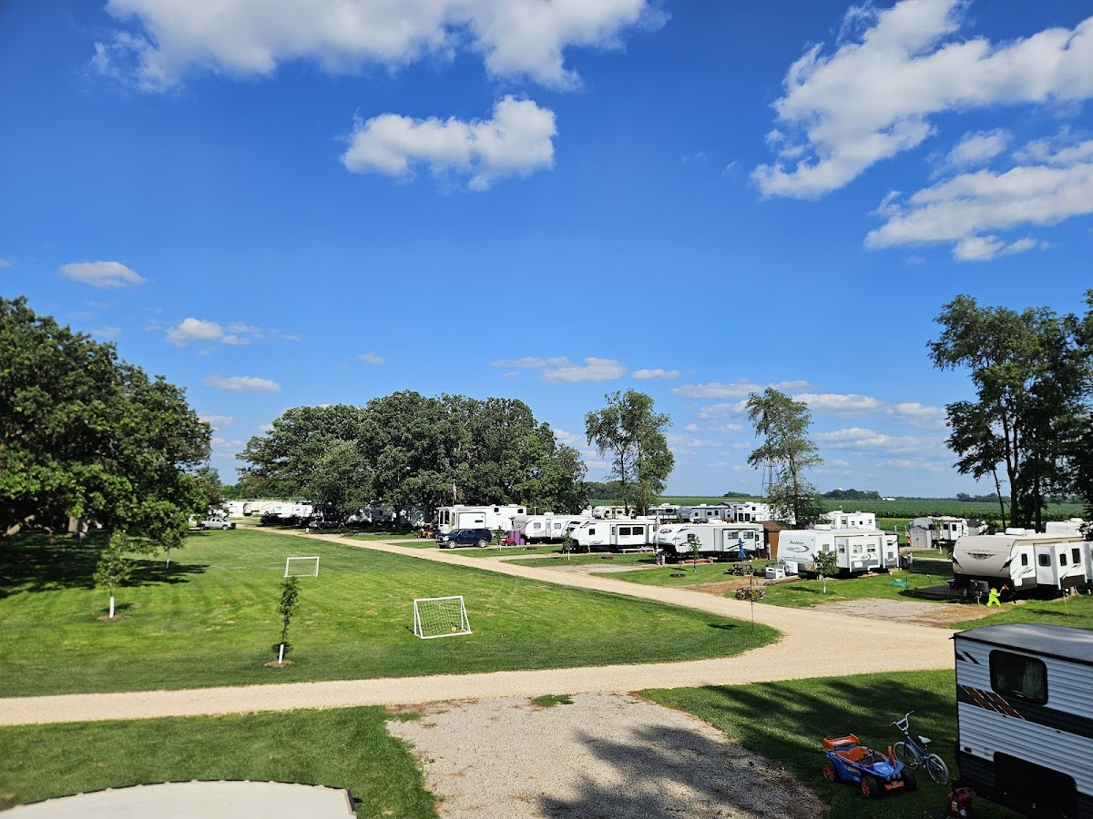 Shirley's Park & Country Retreat - Seasonal Campground & Kayak Rental