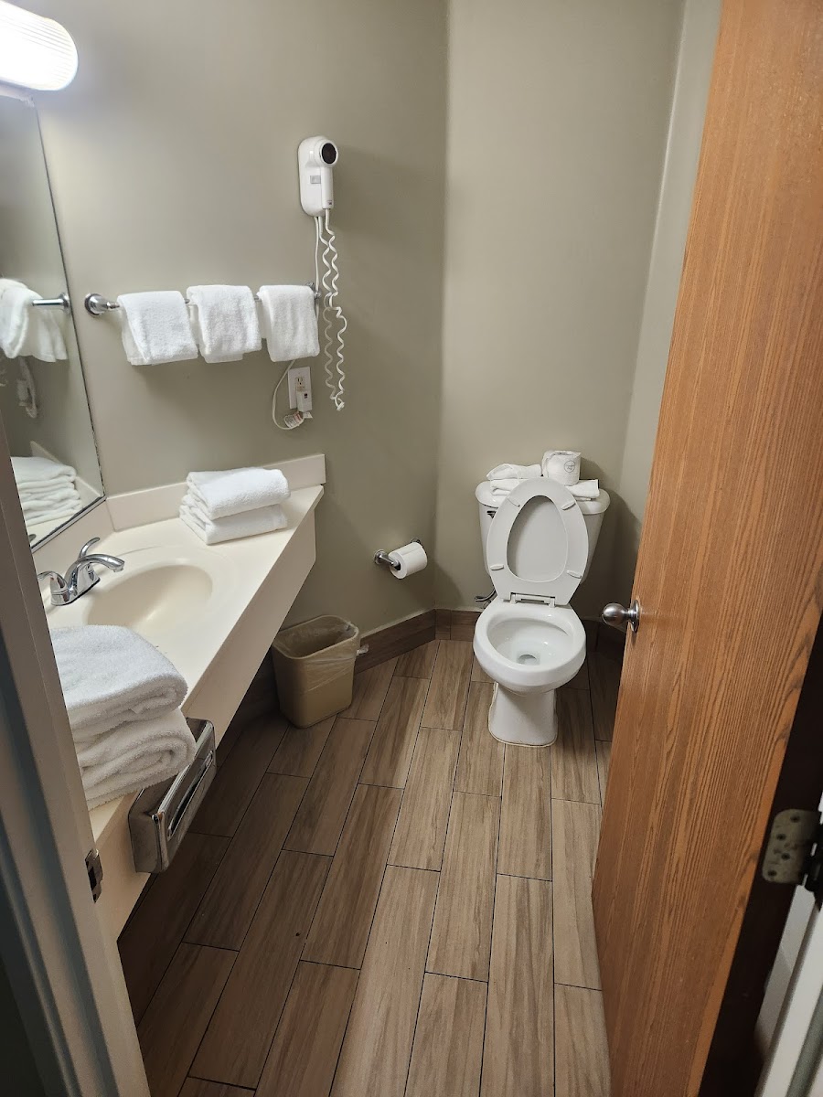 Travelodge by Wyndham Romulus Detroit Airport