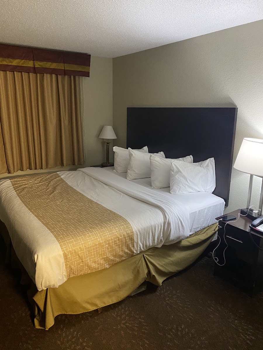 Travelodge by Wyndham Romulus Detroit Airport