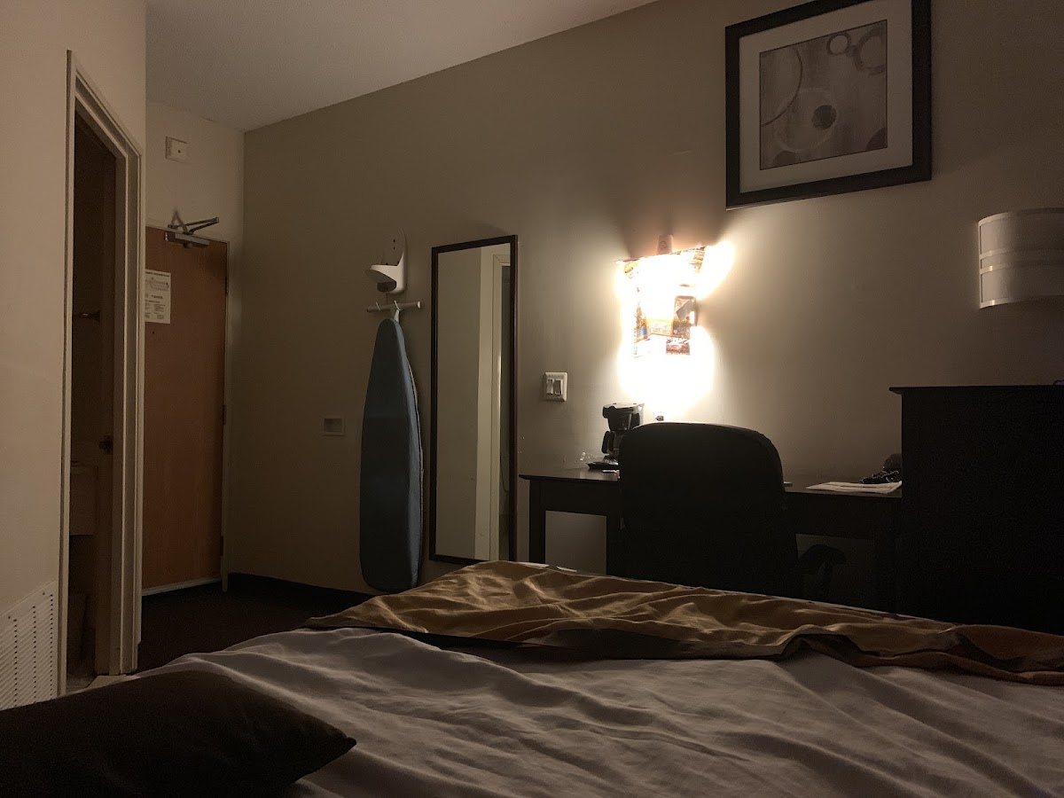 Travelodge by Wyndham Romulus Detroit Airport