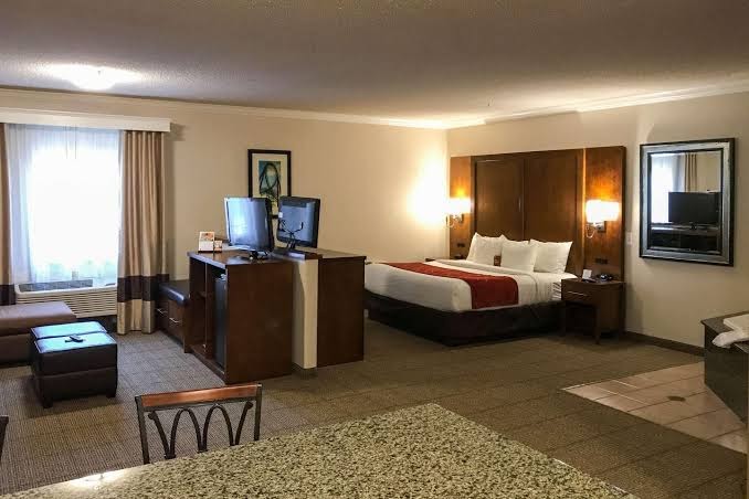 Comfort Suites Near Six Flags Magic Mountain