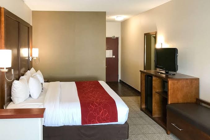 Comfort Suites Near Six Flags Magic Mountain