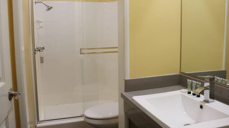 Hometel Suites