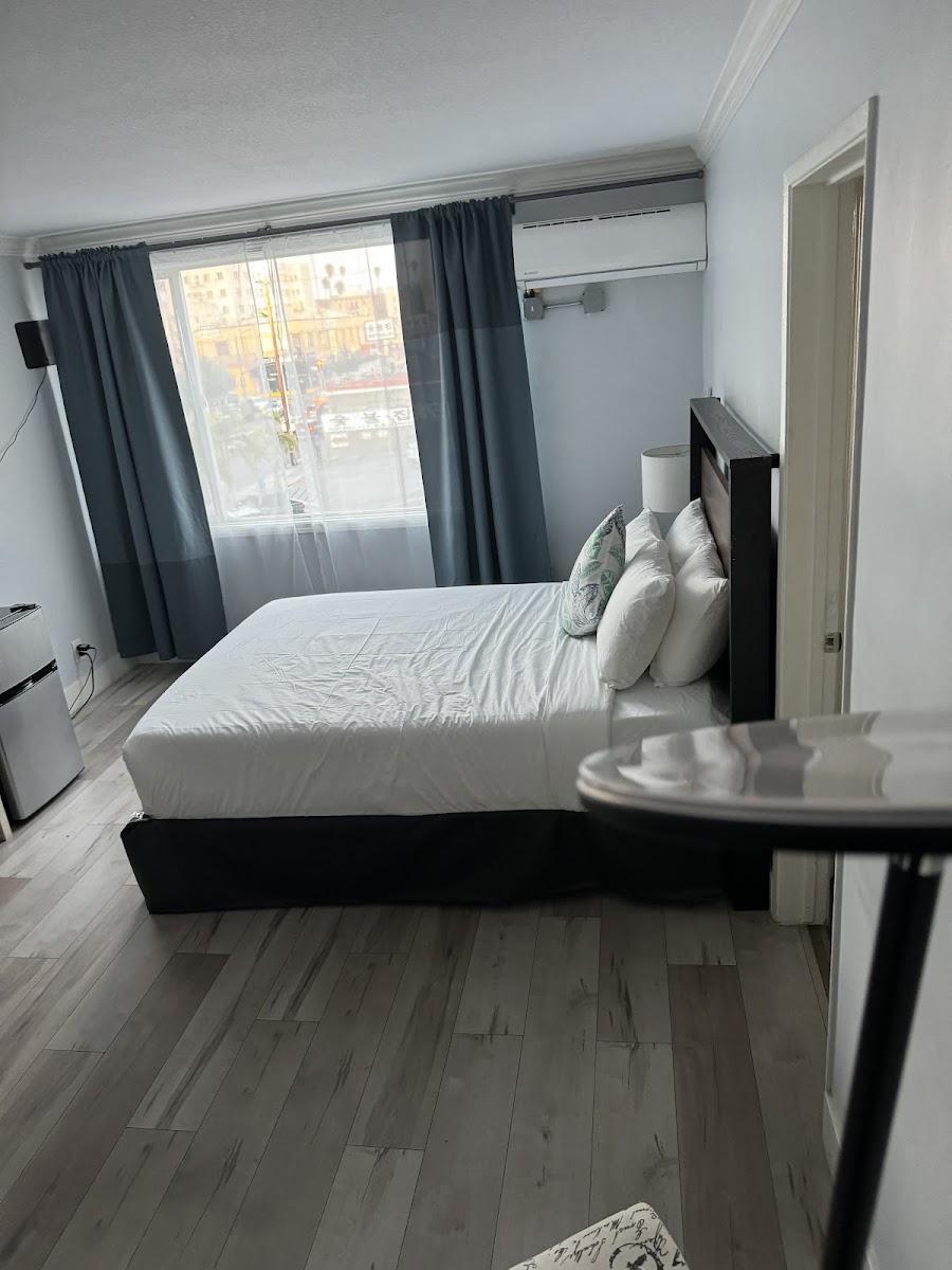 Hometel Suites