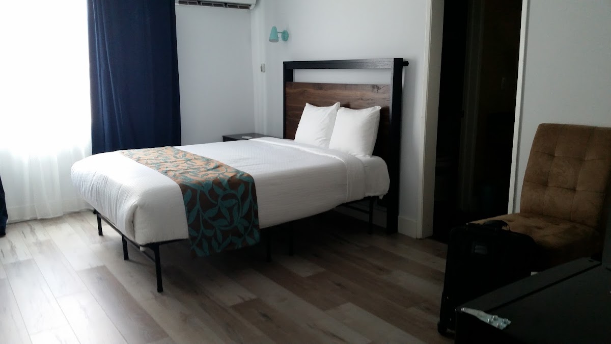 Hometel Suites