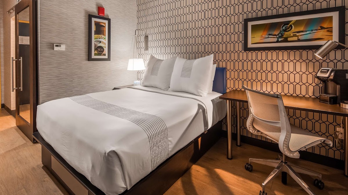 GLō Best Western Brooklyn Nyc
