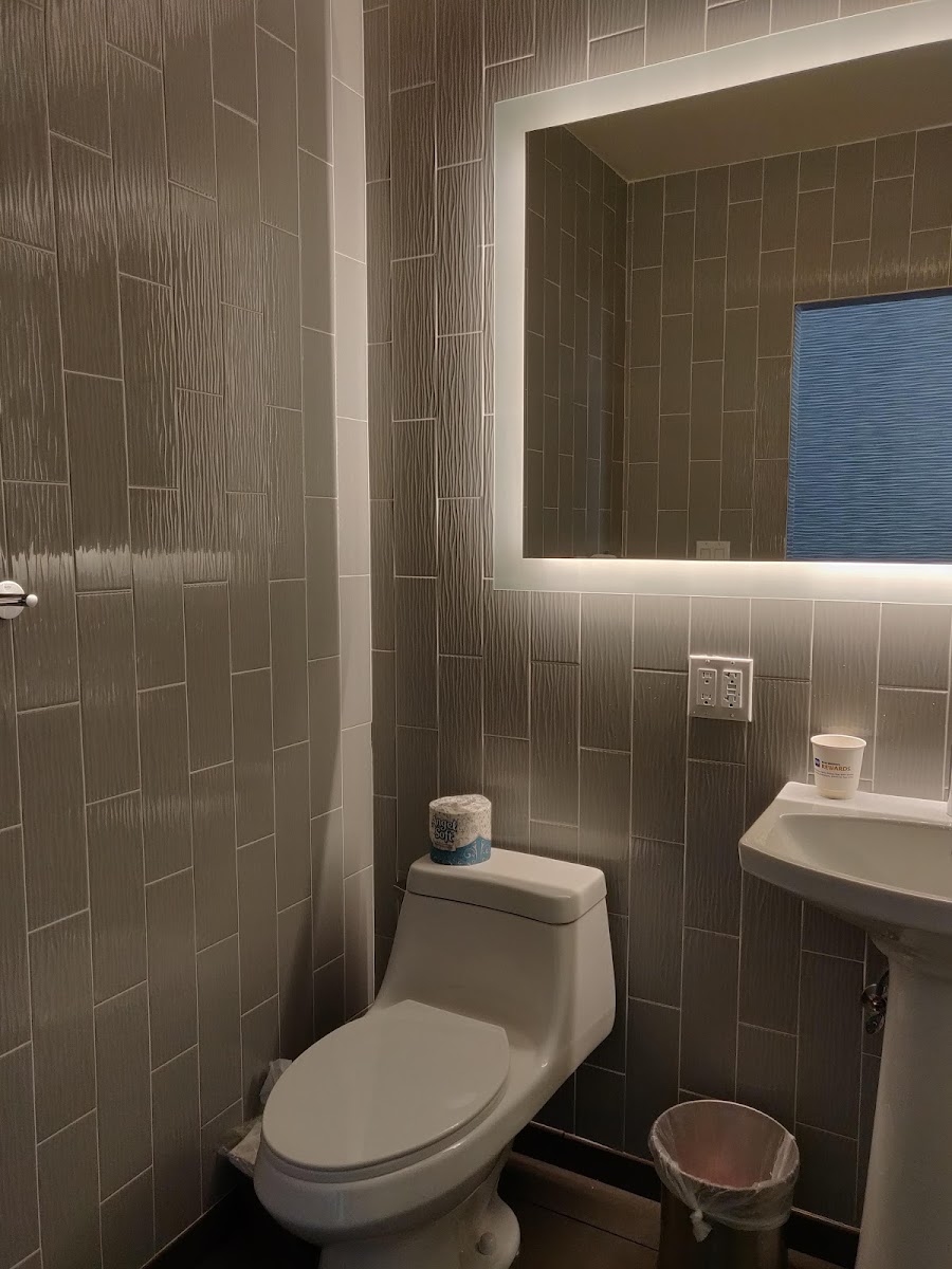 GLō Best Western Brooklyn Nyc