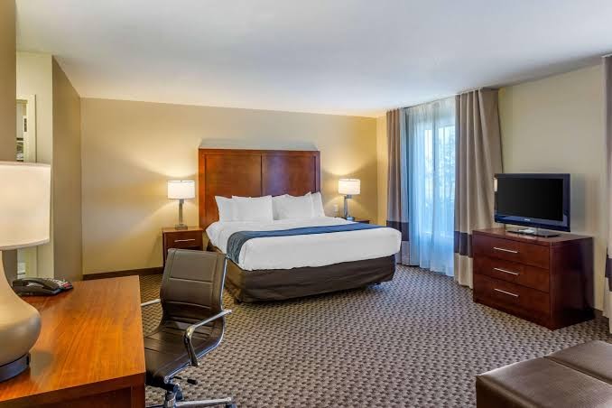 Comfort Inn & Suites Logan Near University