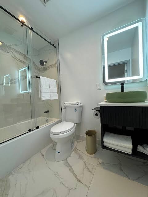 Hotel Rudra - Hollywood