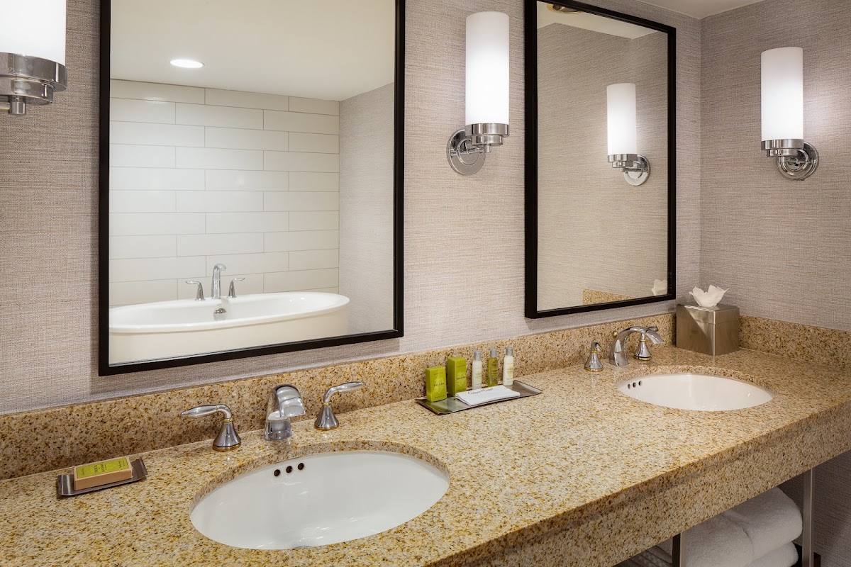 DoubleTree by Hilton Fairfield Hotel & Suites