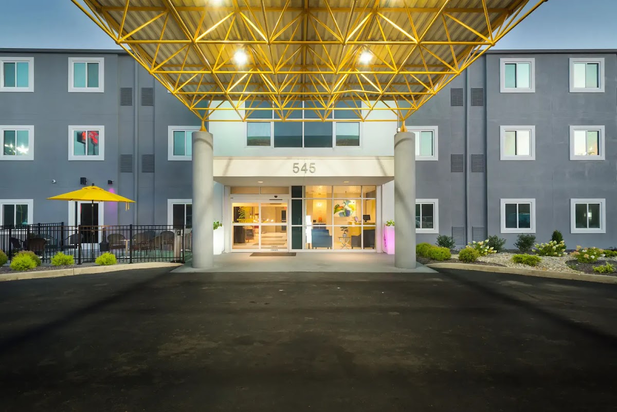 Studio Z Extended Stay Hotel & Lounge
