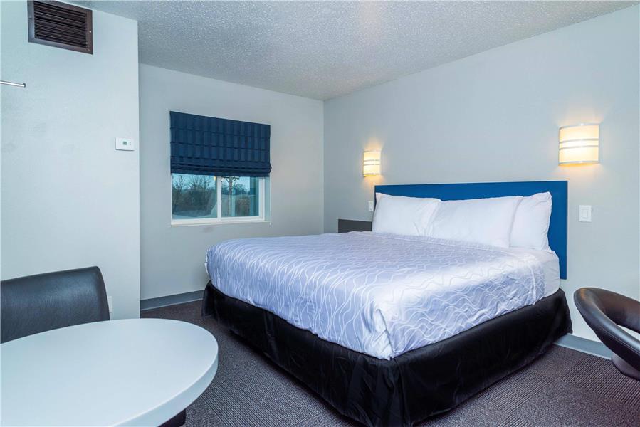 Studio Z Extended Stay Hotel & Lounge