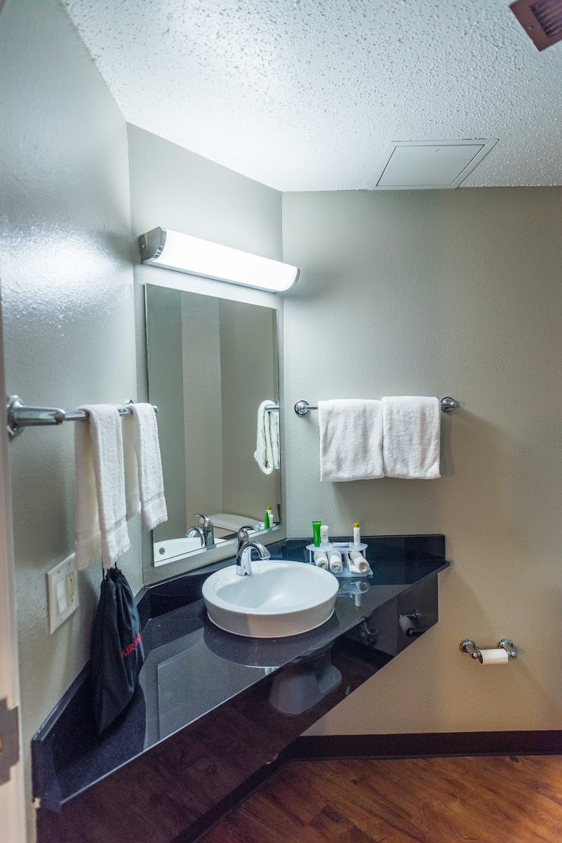 Studio Z Extended Stay Hotel & Lounge