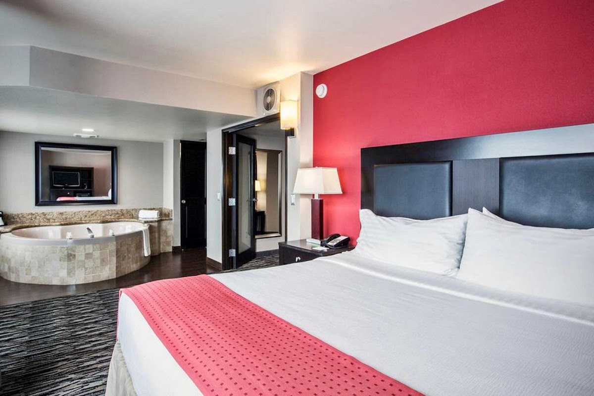 Holiday Inn & Suites Anaheim - Fullerton
