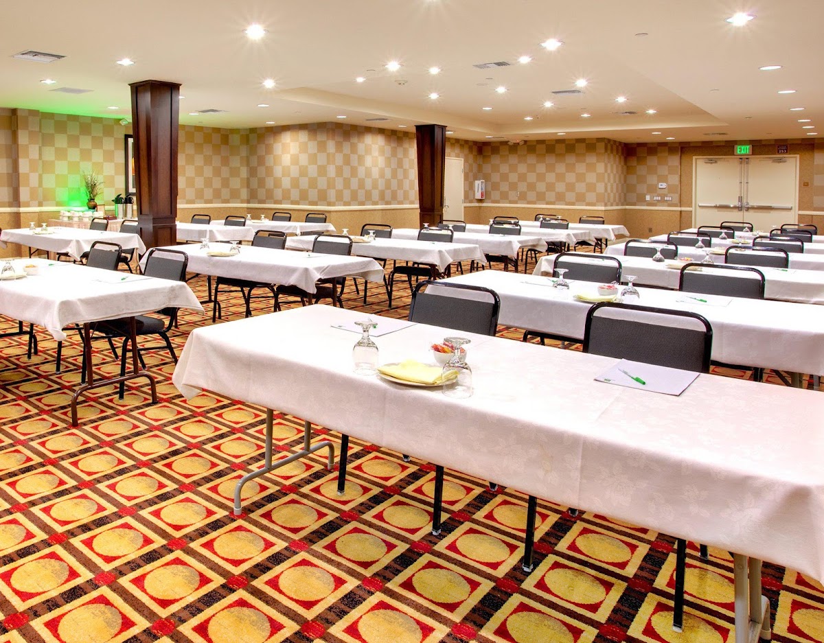 Holiday Inn & Suites Anaheim - Fullerton