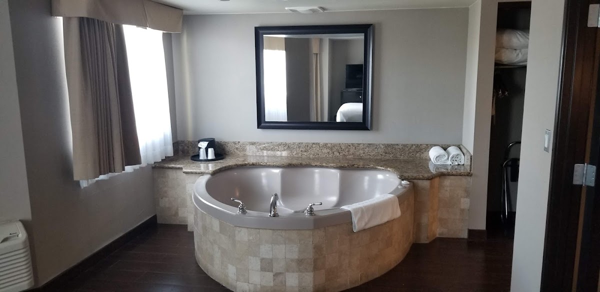Holiday Inn & Suites Anaheim - Fullerton