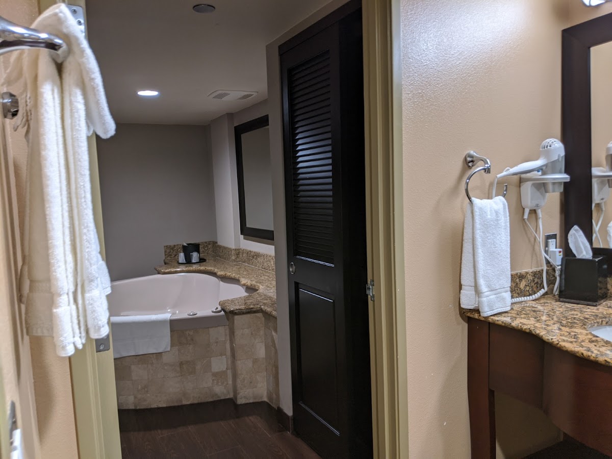 Holiday Inn & Suites Anaheim - Fullerton