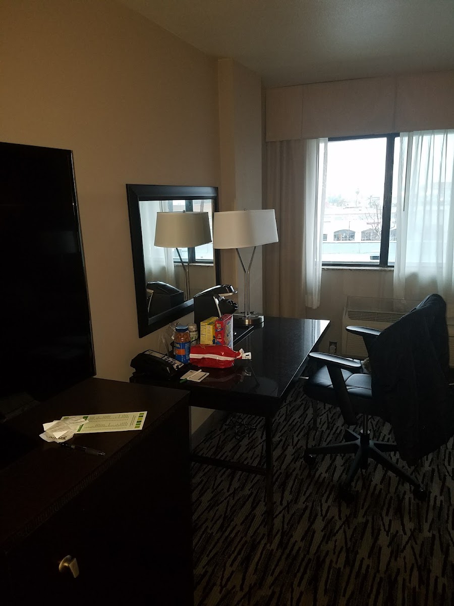 Holiday Inn & Suites Anaheim - Fullerton